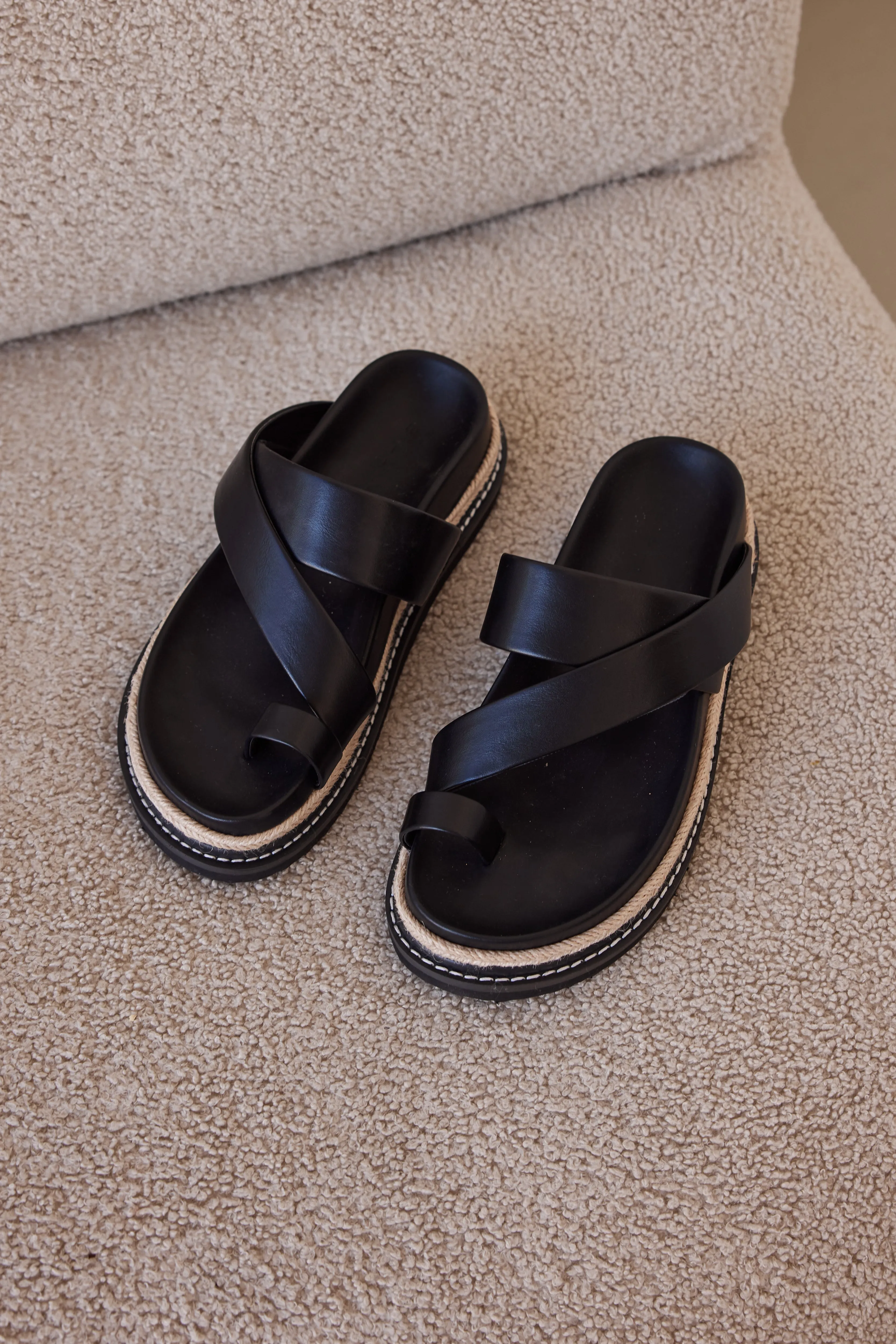 Armas Sandals (Black)