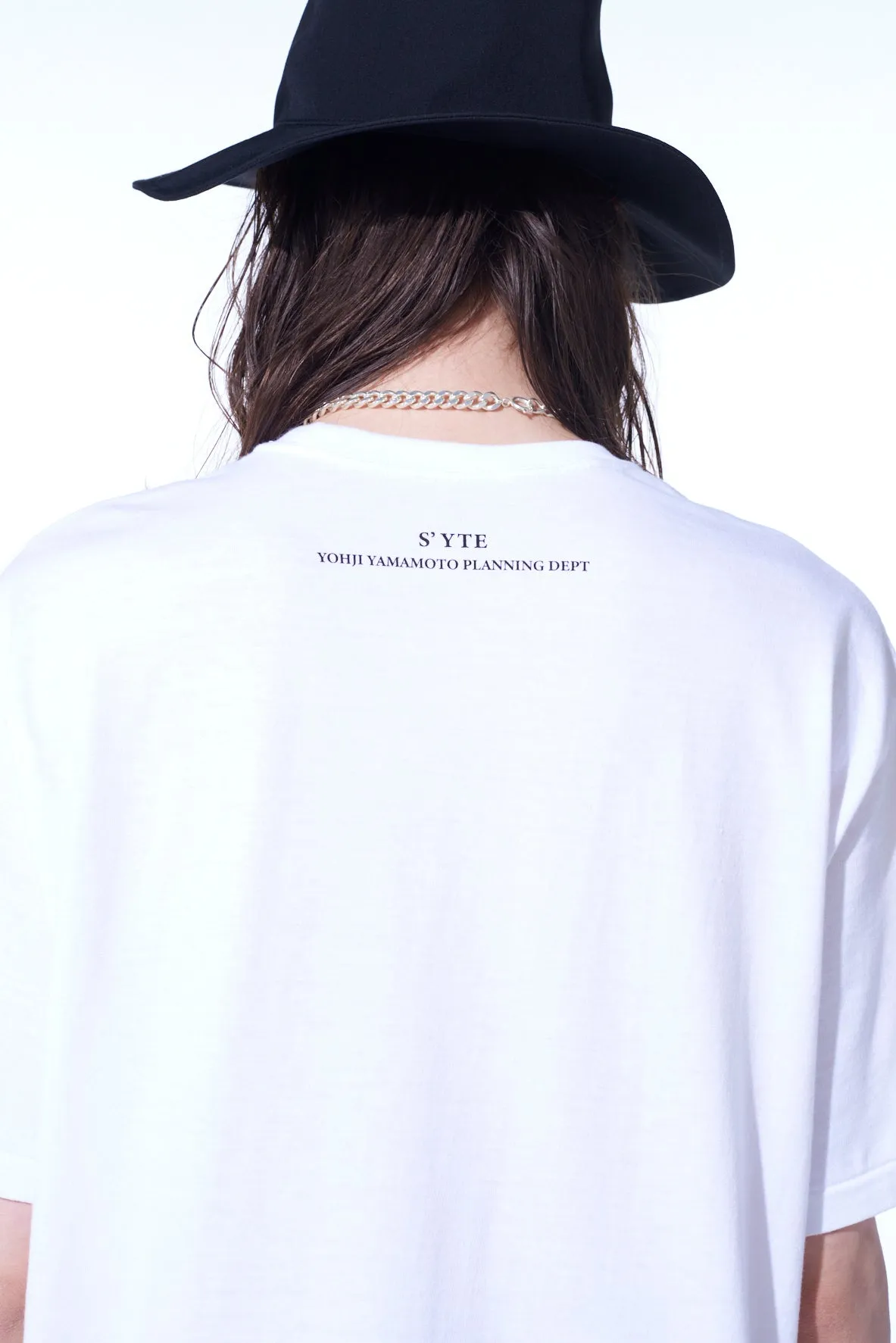 「BLACK IS MODEST」MESSAGE T-SHIRT