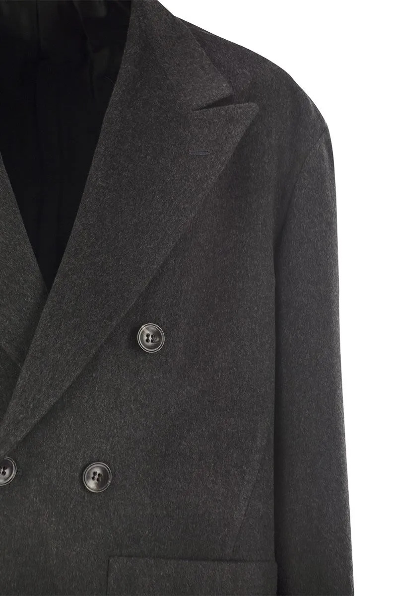 DOUBLE-BREASTED COAT IN VIRGIN WOOL