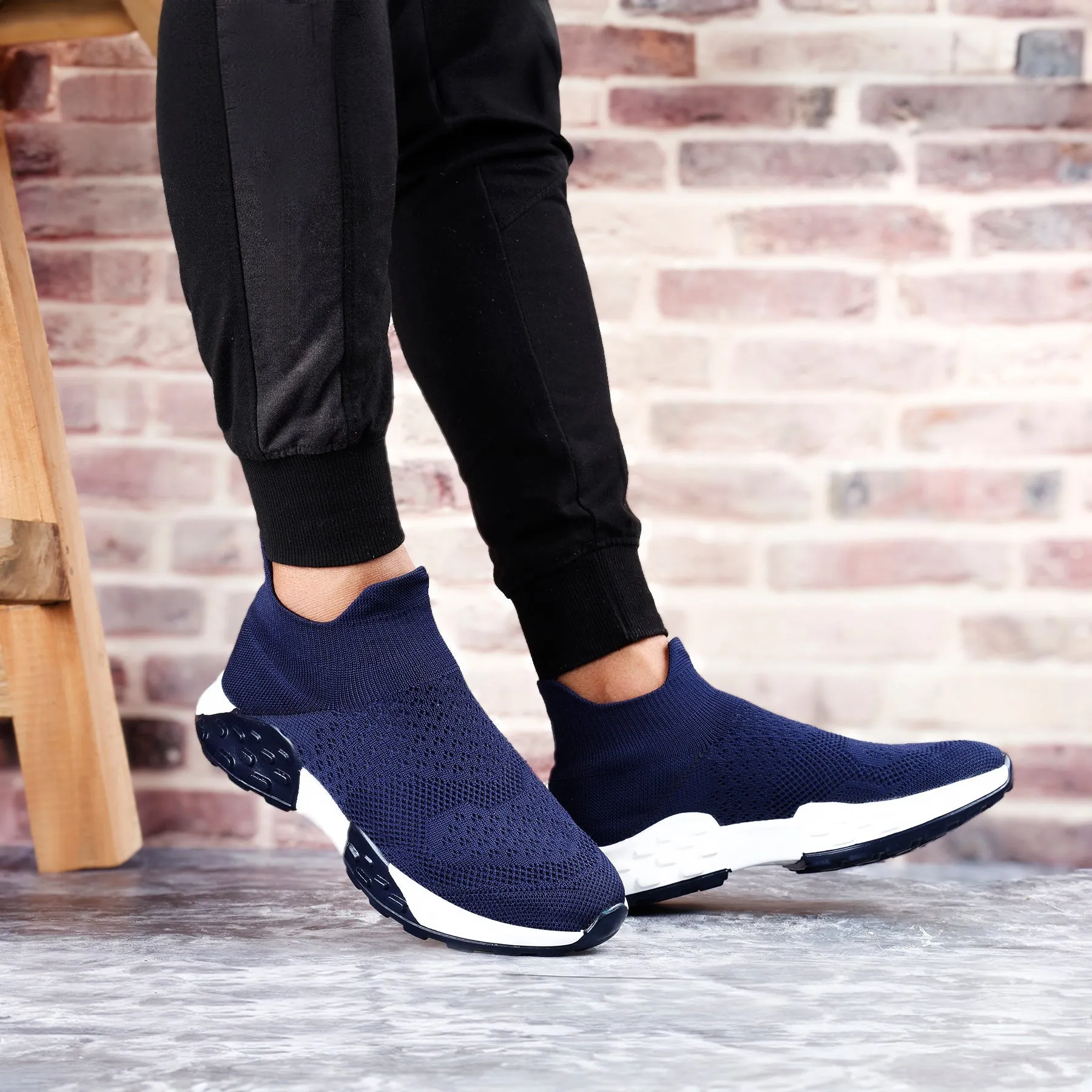 Latest Knitted Fabric Material Casual Blue Sports Socks Shoes For Men